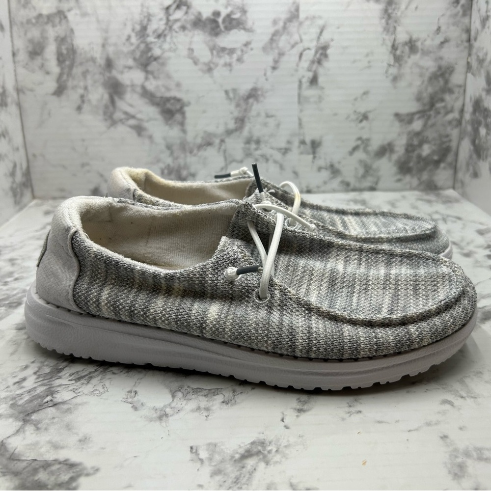 Women’s Hey Dudes Size 6